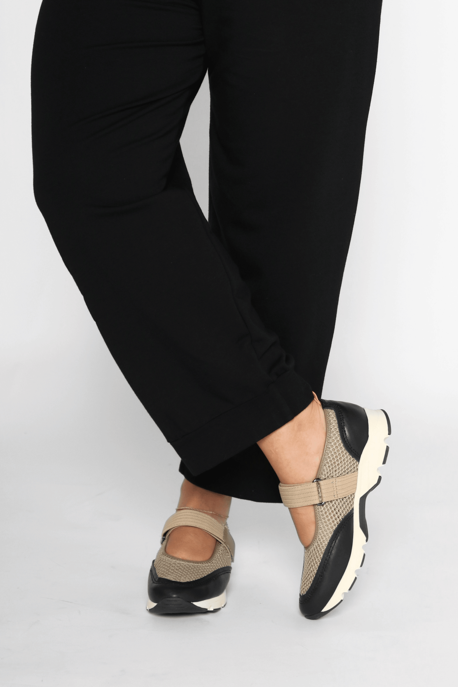 MJ Mesh Sneak Taupe Women's Sneakers All Black