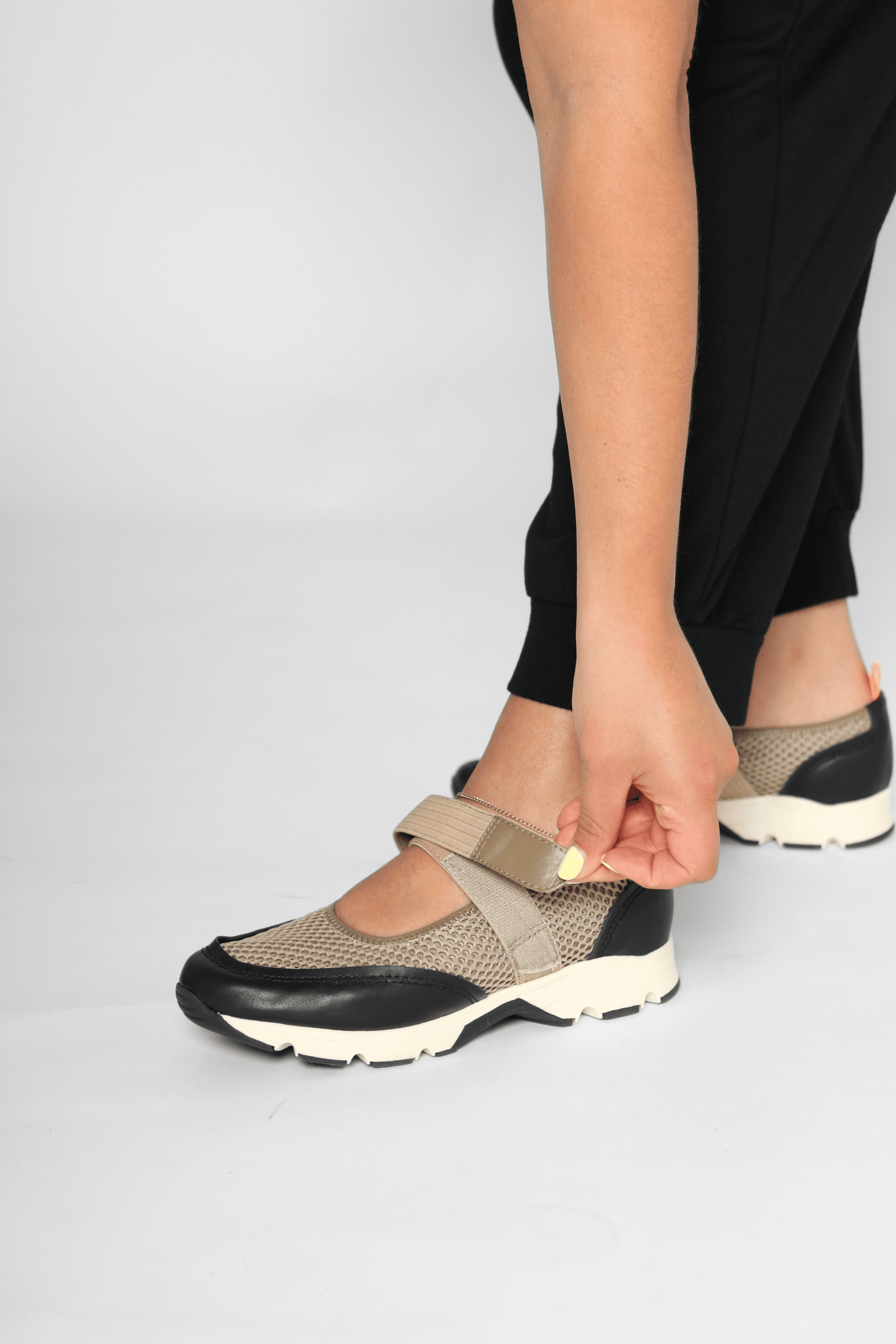 MJ Mesh Sneak Taupe Women's Sneakers All Black