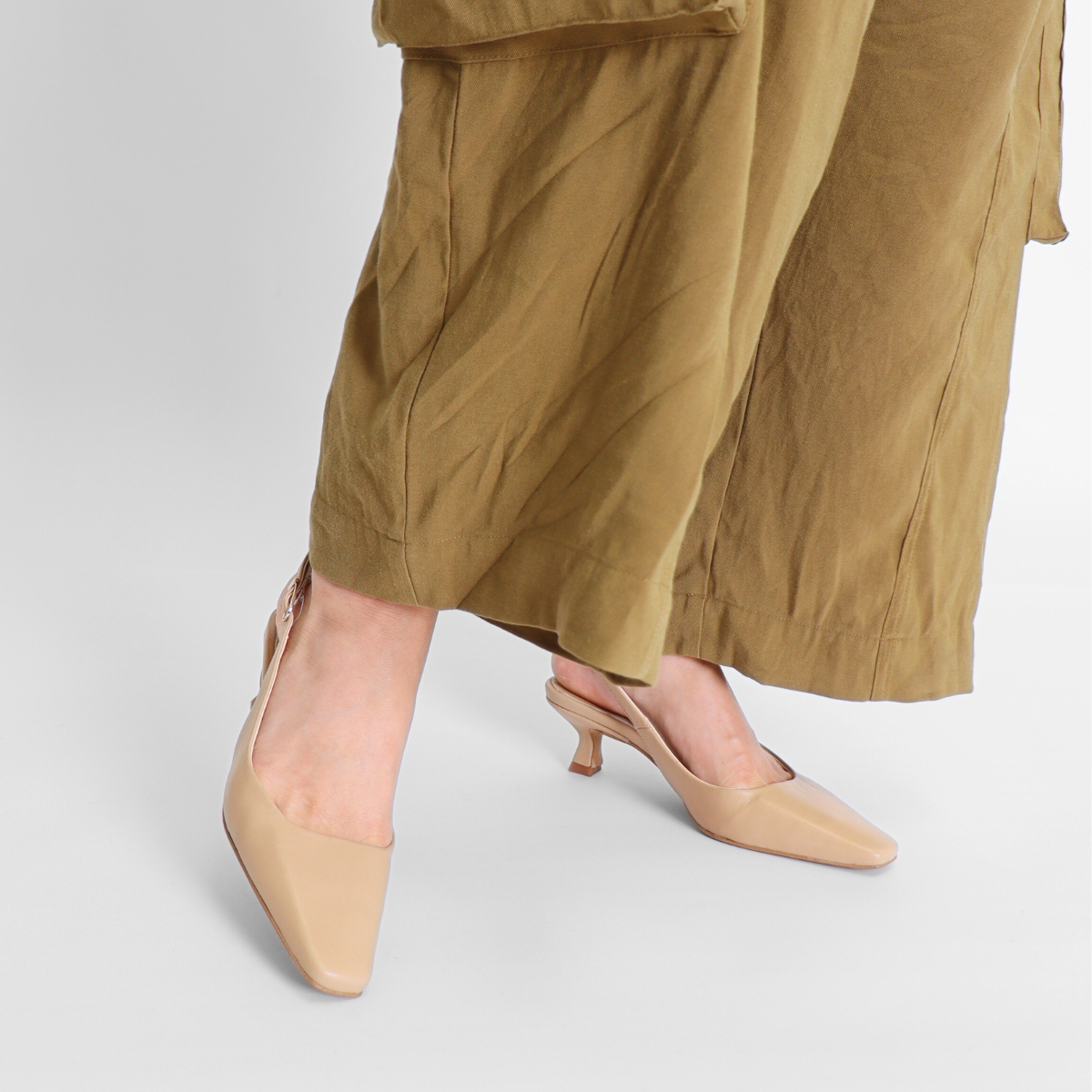 Parker Clay Women's Shoes Heels Intentionally Blank