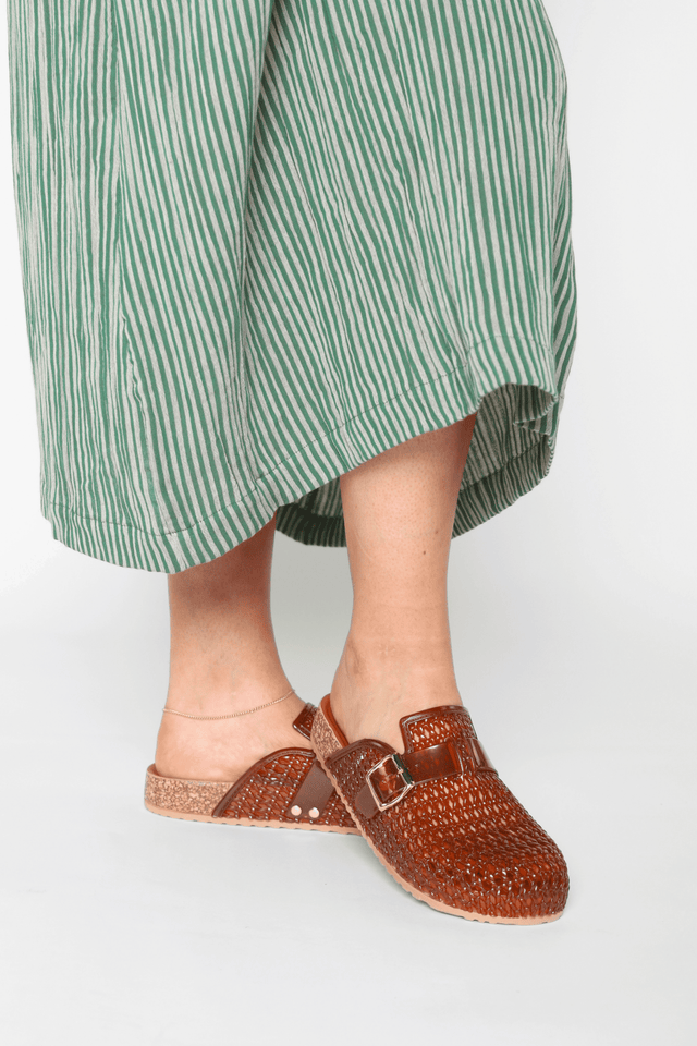 Seth Caramel Women's Shoes Intentionally Blank