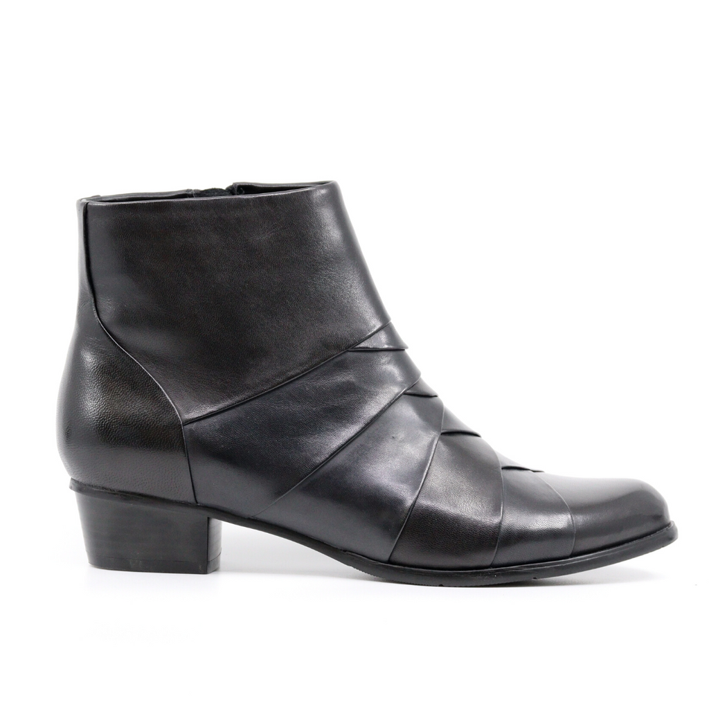 Women's heeled leather bootie STEFANY GLOVE BLACK by REGARDE Le CIEL