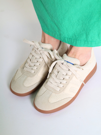 Iuta Beige Women's Sneakers Back 70