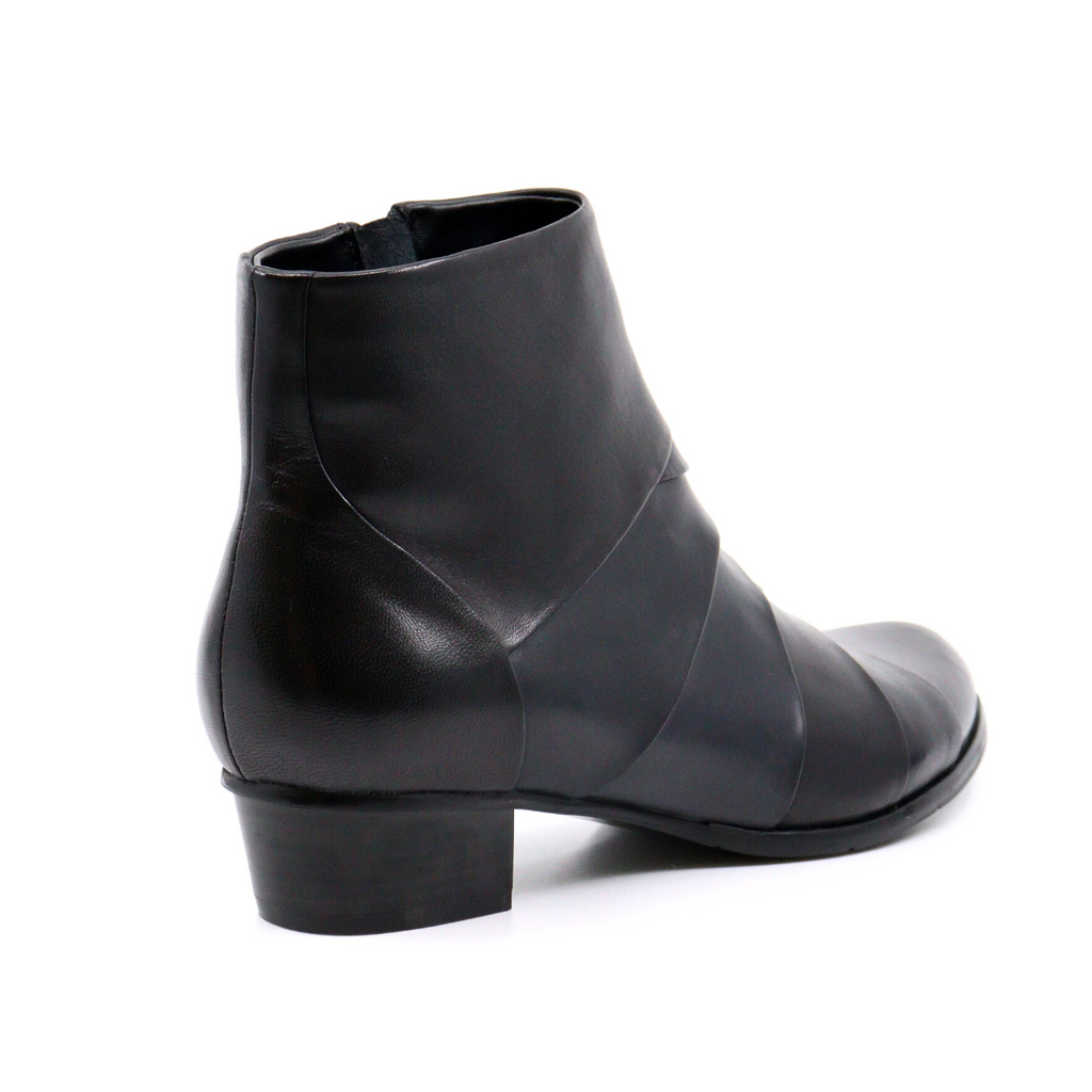 Women's heeled leather bootie STEFANY GLOVE BLACK by REGARDE Le CIEL