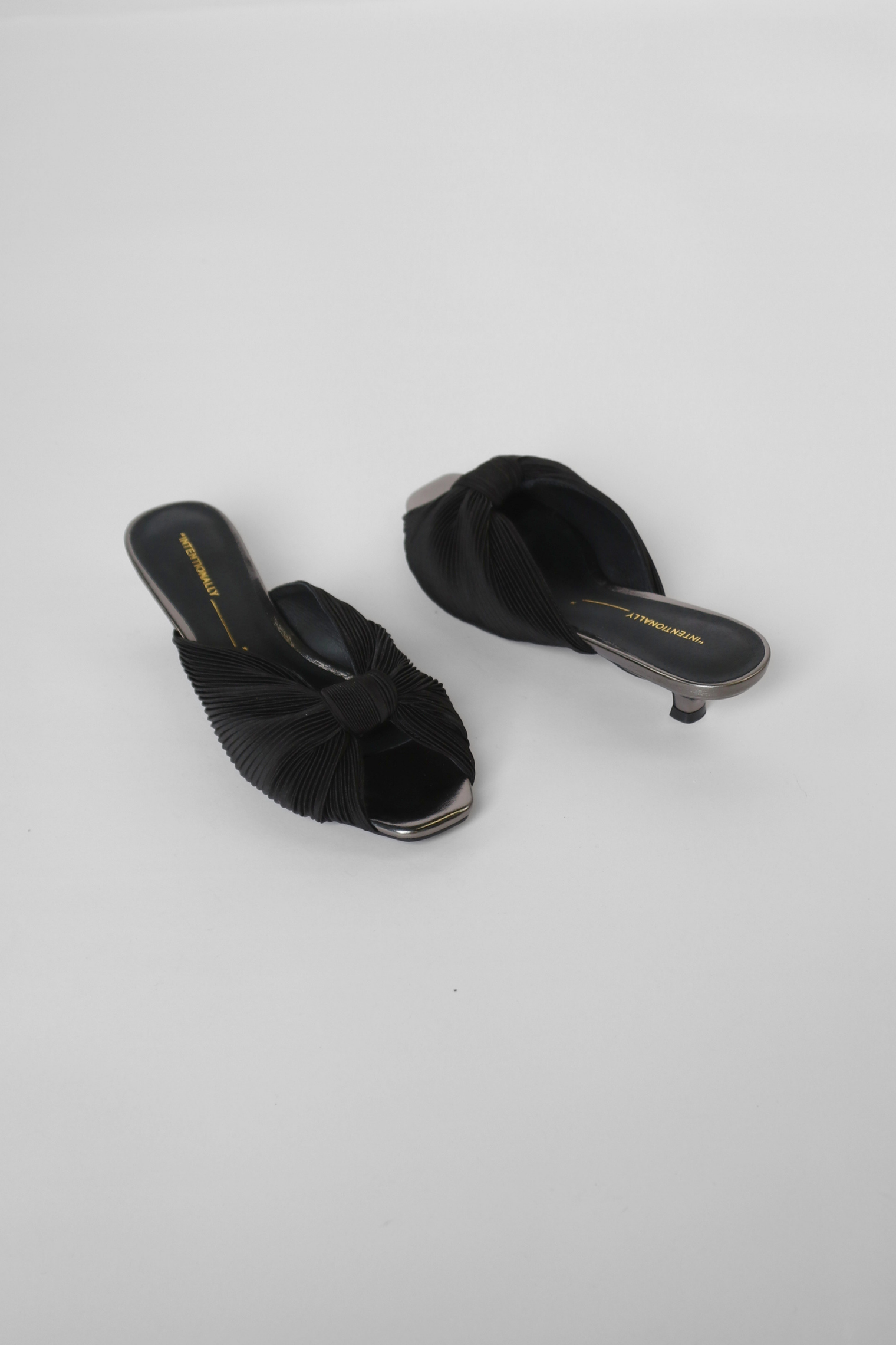 Curfew Black Women's Shoes Heels Intentionally Blank