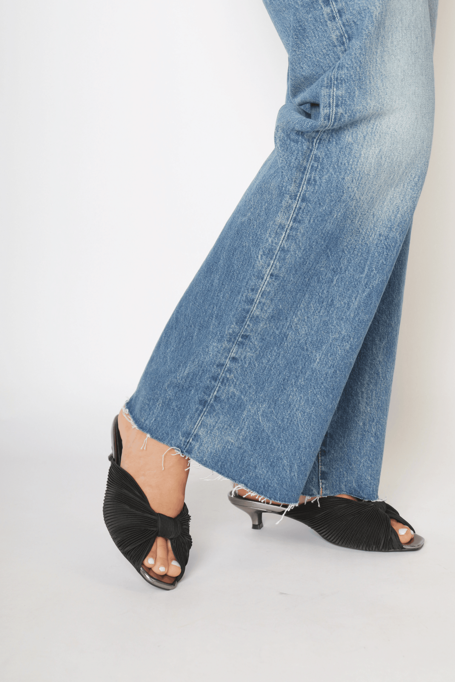 Curfew Black Women's Shoes Heels Intentionally Blank