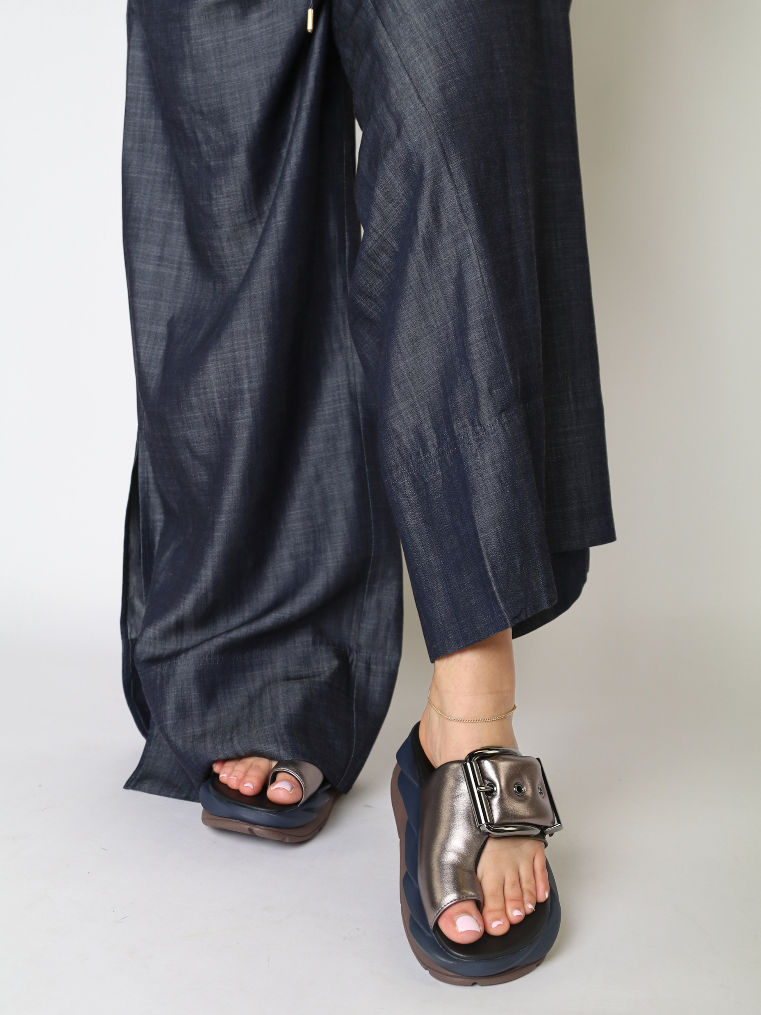 Mellow Glow Gun Metal Women's Sandals Platforms 4CCCCEES