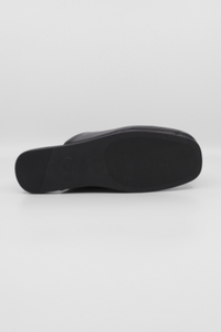 Gunilla Black Women's Shoes Pavement