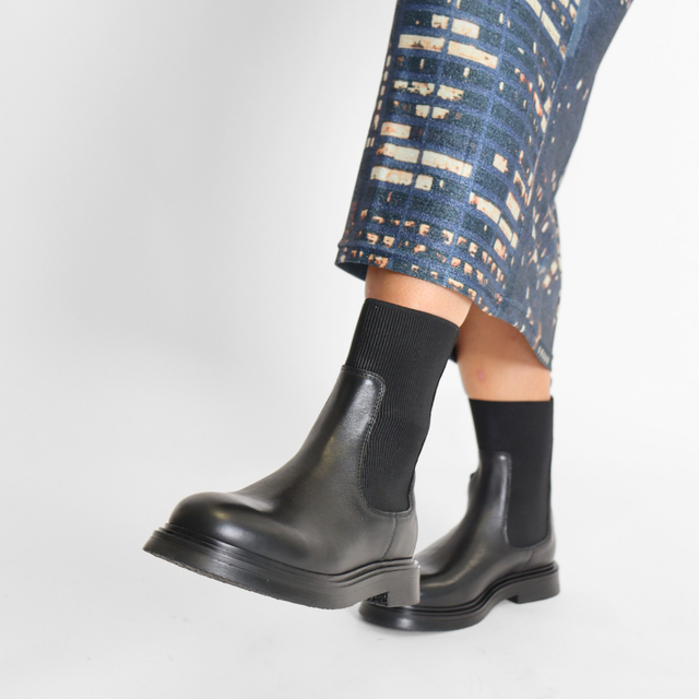 Friia Black Women's Boots Pavement