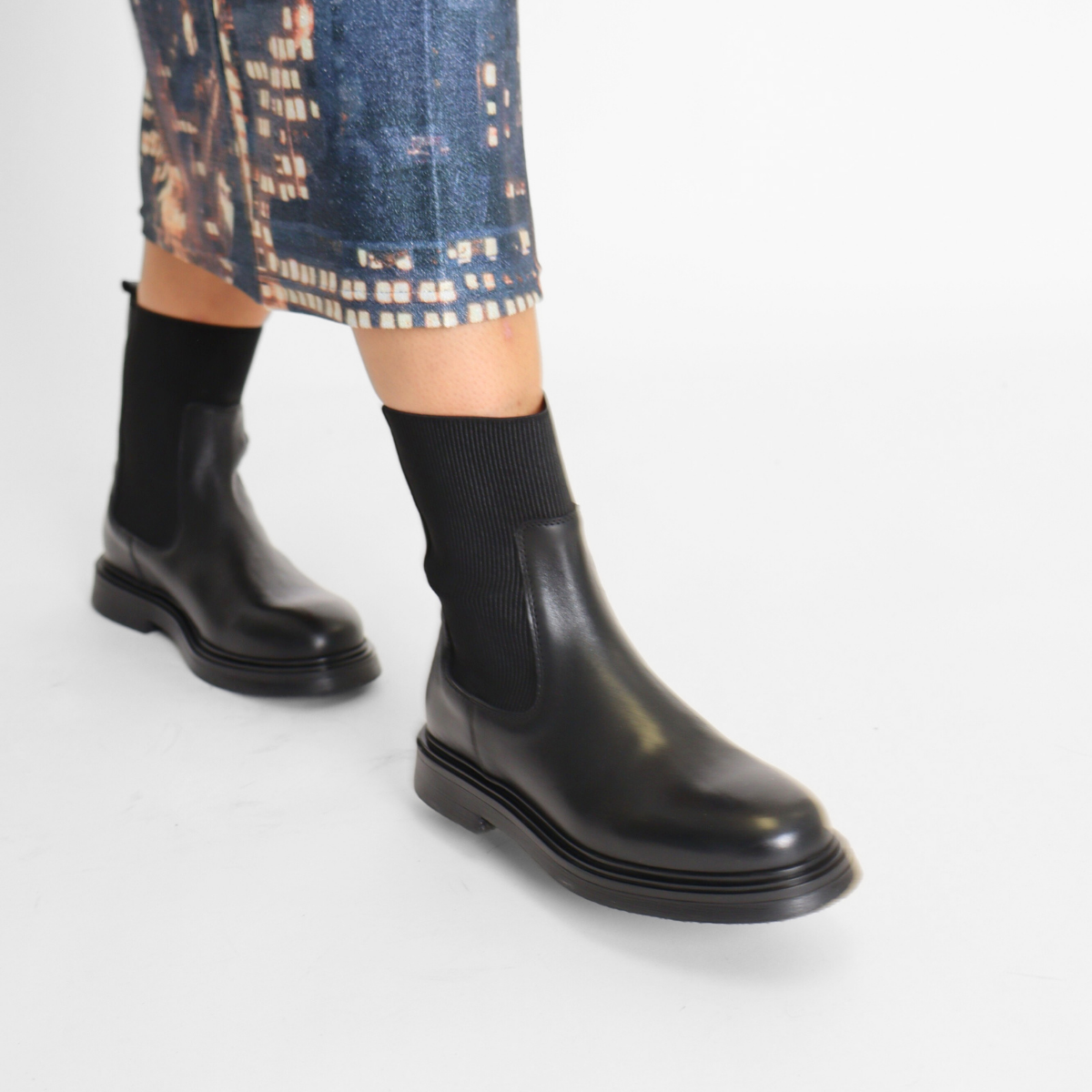 Friia Black Women's Boots Pavement
