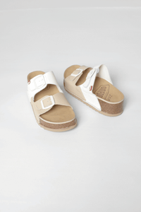 Naoshima Nirvana Beige/Blanco Women's Sandals On Foot