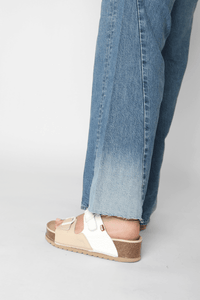 Naoshima Nirvana Beige/Blanco Women's Sandals On Foot