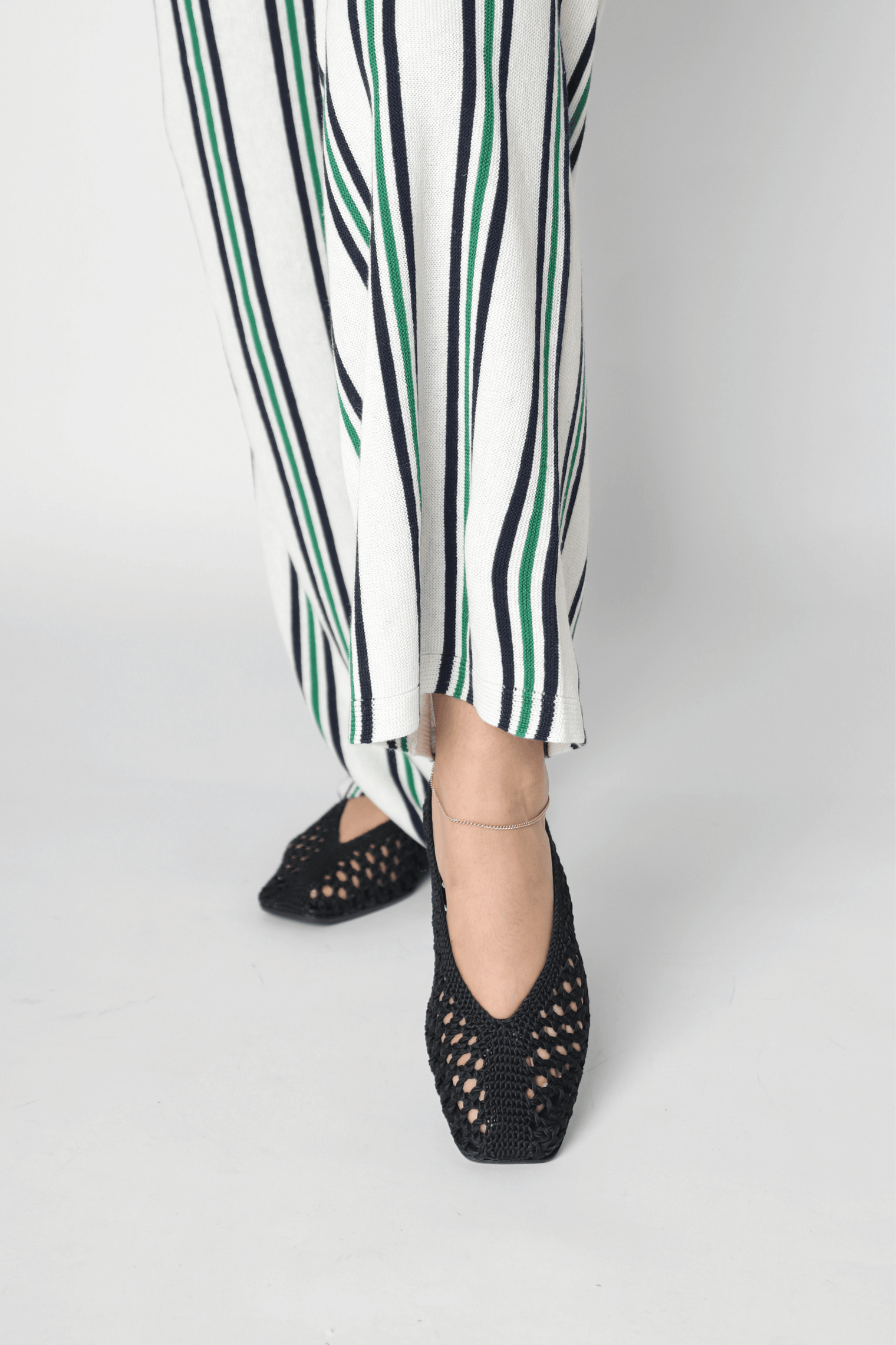 Lorinda Black Women's Shoes Flats Pavement