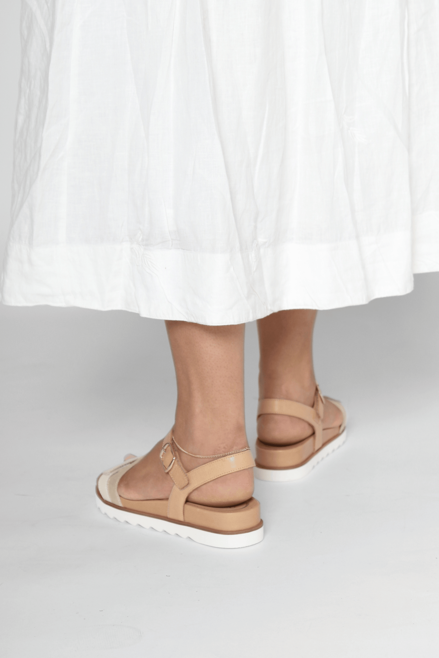 Cass Champagne Multi Women's Sandals Platforms Aetrex