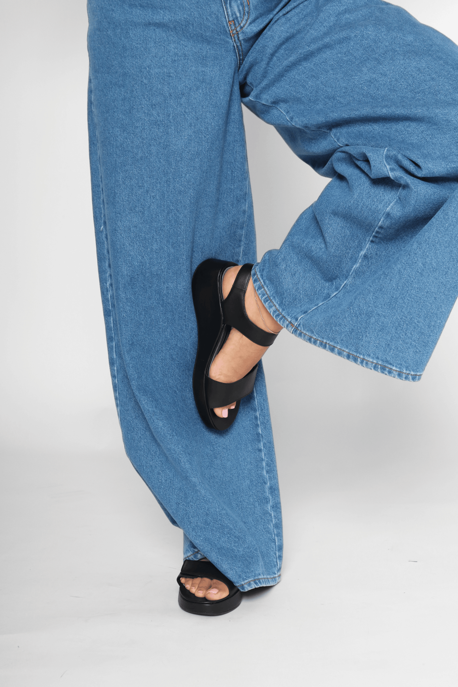 Ariel Black Women's Sandals Platforms Aetrex
