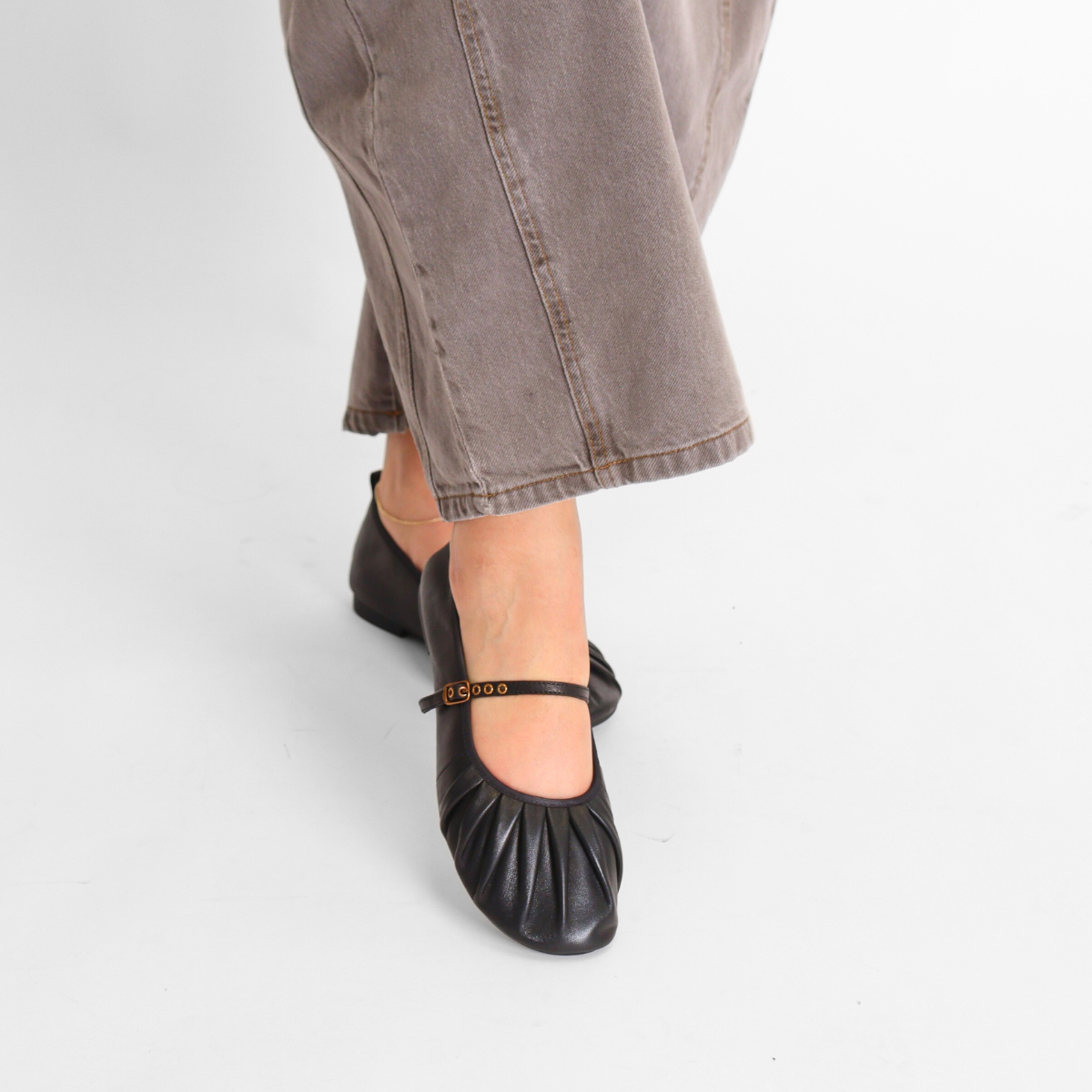 Mila Black Metallic