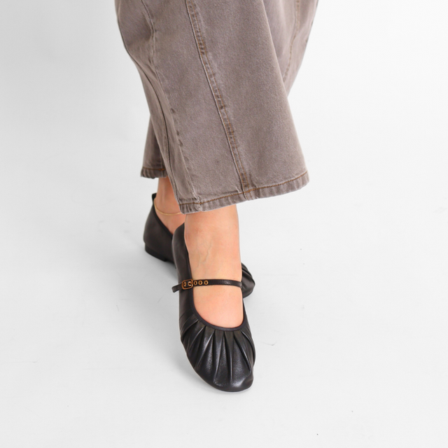 Mila Black Metallic