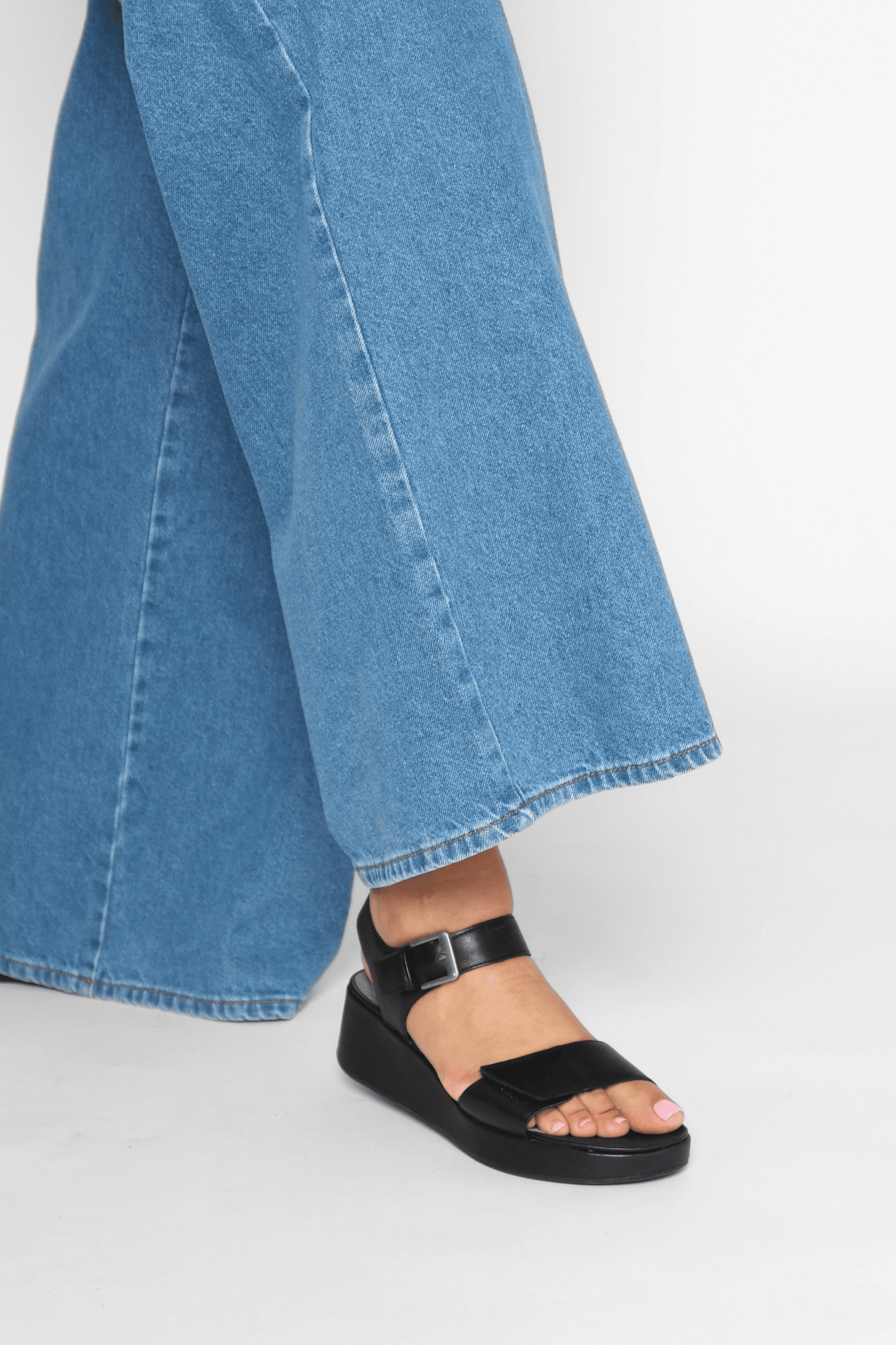 Ariel Black Women's Sandals Platforms Aetrex