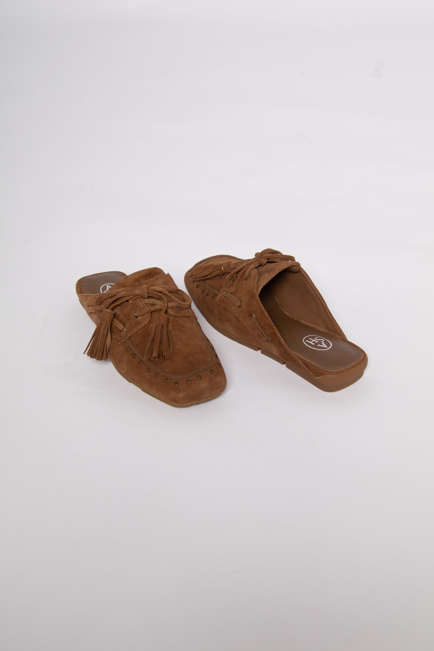 Bavaria Studs Chestnut