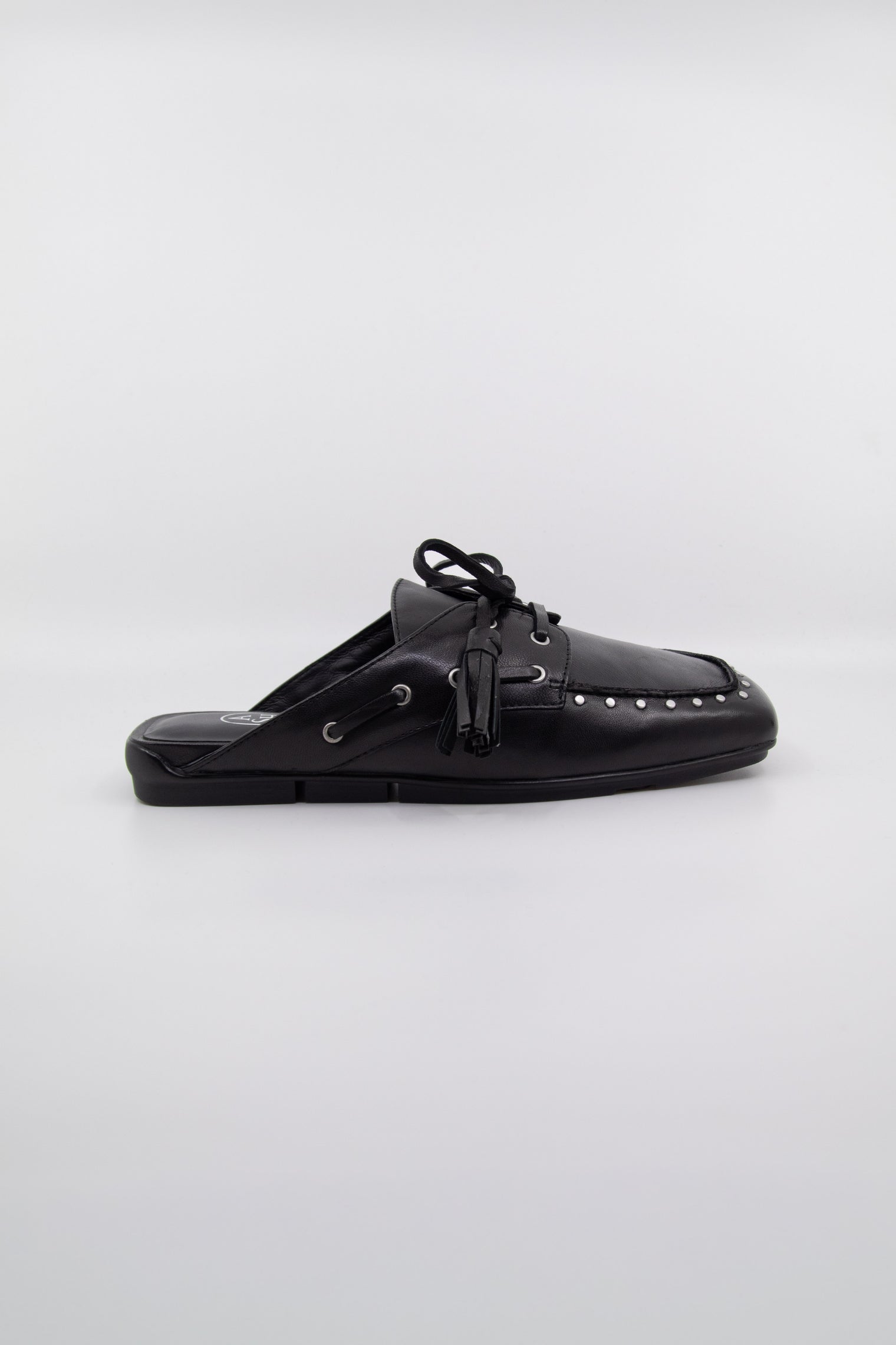 Bavaria Studs Black