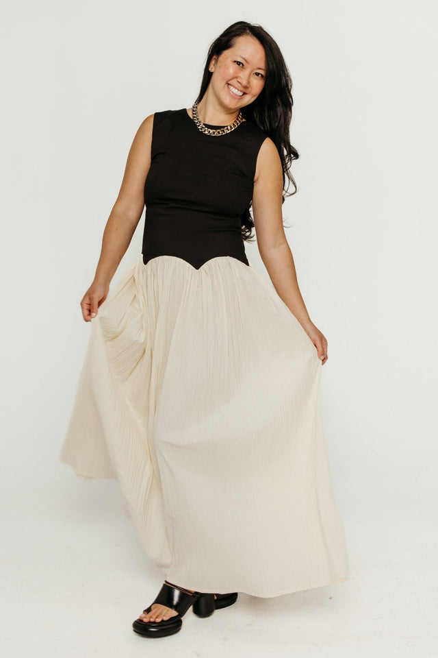 Giovva Pleated Linen Dress Black/Beige Women's Dresses Tach Clothing