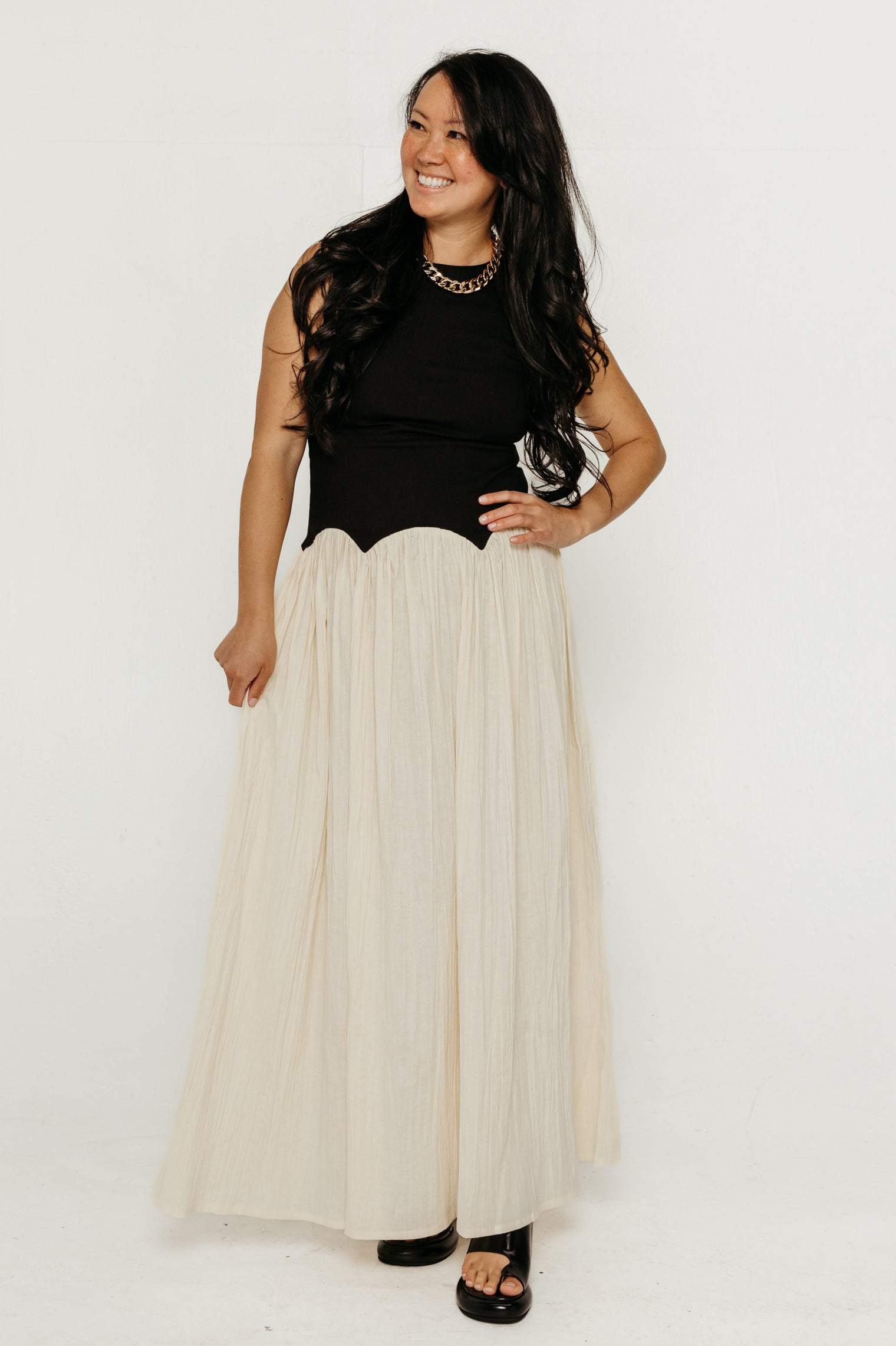 Giovva Pleated Linen Dress Black/Beige Women's Dresses Tach Clothing