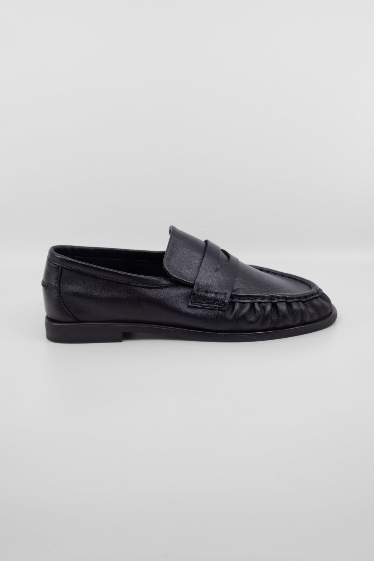 Elmira Black Women's Shoes Loafers Pavement