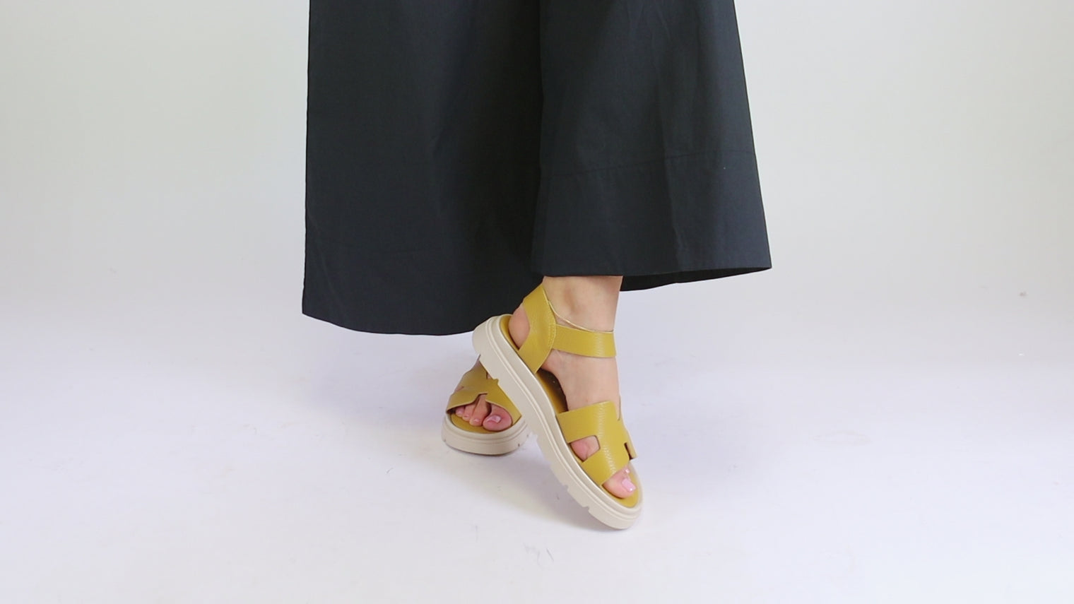 Clara Mustard Women's Sandals Ateliers