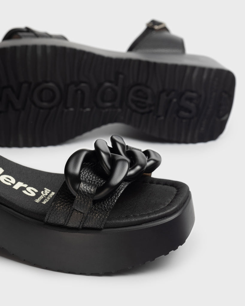 Women's wild negro chain link platform sandal by Wonders